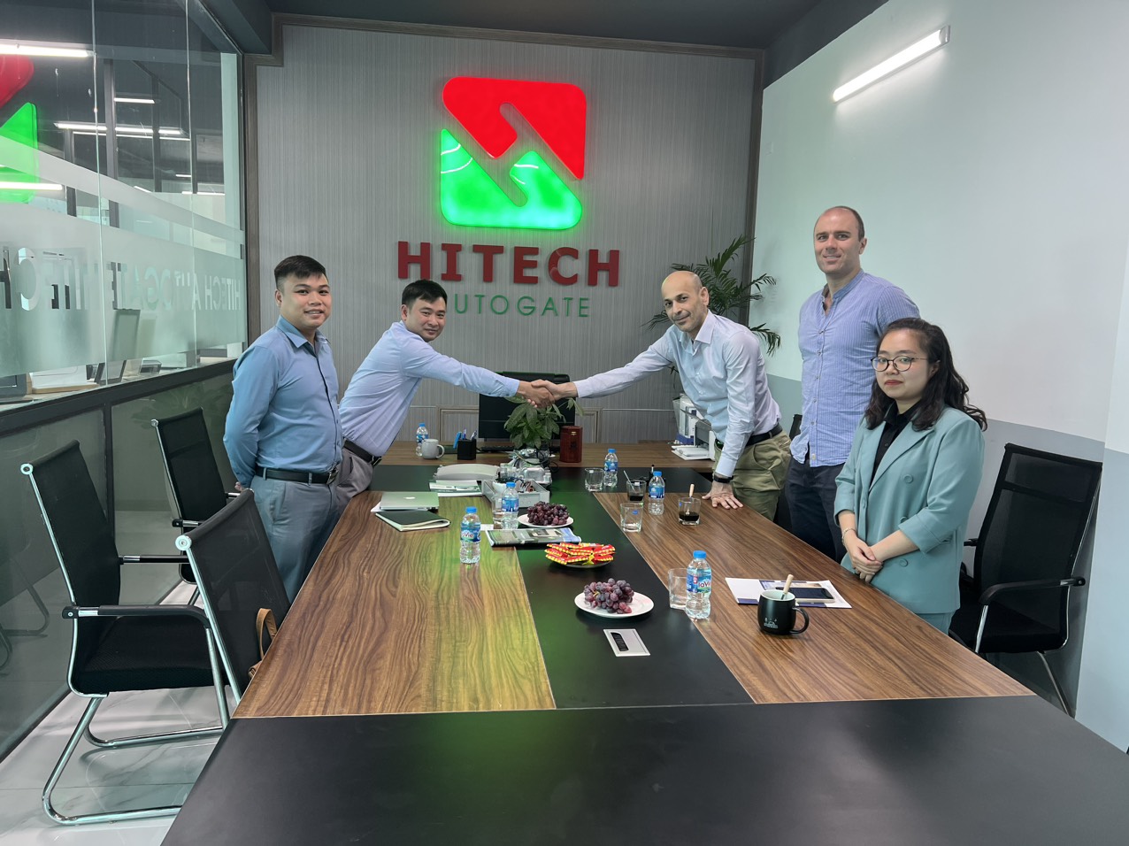 cong-tu-dong-hitech